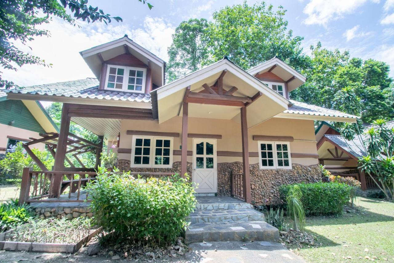Capital O 1110 Khaoyai Cowboy City Resort Mu Si Bagian luar foto