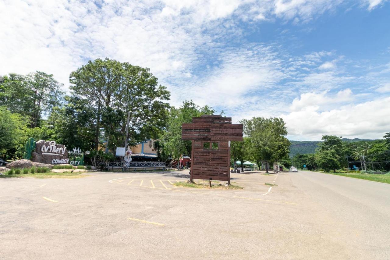 Capital O 1110 Khaoyai Cowboy City Resort Mu Si Bagian luar foto