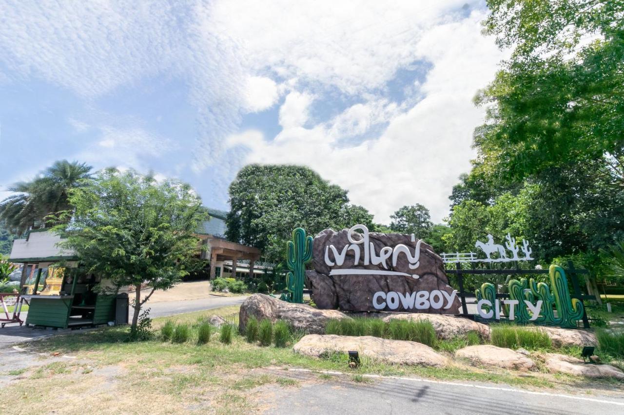 Capital O 1110 Khaoyai Cowboy City Resort Mu Si Bagian luar foto
